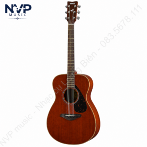 # Đàn Guitar Acoustic Yamaha FS850 Chính Hãng – Âm Thanh Mahogany Đầy Cảm Xúc Yamaha FS850 là một trong những mẫu đàn guitar acoustic được yêu thích nhất của Yamaha dành cho người chơi đệm hát, fingerstyle và biểu diễn sân khấu. Sở hữu thiết kế Concert Body nhỏ gọn cùng cấu hình gỗ Mahogany cao cấp, Yamaha FS850 mang đến âm thanh ấm áp, giàu cảm xúc, dải mid nổi bật và độ vang ấn tượng. Đây là lựa chọn lý tưởng cho người mới học đàn, người chơi bán chuyên và cả những guitarist lâu năm đang tìm kiếm một cây đàn acoustic chất lượng cao với mức giá hợp lý. ## Đặc điểm nổi bật của Yamaha FS850 ✅ Mặt đàn Solid Mahogany nguyên tấm cho âm thanh ấm, dày và giàu nhạc tính. ✅ Lưng hông Mahogany tạo chất âm cân bằng, tập trung vào dải trung âm đầy cảm xúc. ✅ Thiết kế Concert Body nhỏ gọn, dễ ôm, phù hợp cả nam và nữ. ✅ Hệ thống Scalloped Bracing độc quyền Yamaha giúp âm lượng lớn hơn và độ cộng hưởng tốt hơn. ✅ Cần đàn dễ bấm, phù hợp cho người mới học guitar và người chơi fingerstyle. ✅ Hoàn thiện đẹp mắt với viền Mahogany và họa tiết Rosette sang trọng. ## Thông số kỹ thuật Yamaha FS850 * Thương hiệu: Yamaha * Model: FS850 * Kiểu dáng: Concert Body (FS Shape) * Mặt trước: Solid Mahogany * Lưng và hông: Mahogany * Cần đàn: Nato * Mặt phím: Rosewood * Ngựa đàn: Rosewood * Chiều dài Scale: 634mm (25 inch) * Nut Width: 43mm * Sơn bóng cao cấp (Gloss Finish) * Không tích hợp EQ/Pickup * Màu sắc: Natural Mahogany Yamaha FS850 sử dụng mặt đàn gỗ Mahogany nguyên tấm kết hợp hệ thống giằng Scalloped Bracing giúp âm thanh mạnh mẽ hơn ở dải trung và trầm, đặc biệt phù hợp với các phong cách fingerstyle, ballad, acoustic cover và đệm hát. ## Chất âm Yamaha FS850 có gì đặc biệt? Khác với các mẫu đàn mặt Spruce phổ biến trên thị trường, Yamaha FS850 sở hữu chất âm đặc trưng của Mahogany: * Âm thanh ấm áp, dày tiếng. * Dải Mid nổi bật, hát cực kỳ "ăn mic". * Treble mềm mại, không chói. * Bass gọn gàng, kiểm soát tốt. * Phù hợp Fingerstyle, Acoustic Solo, Đệm hát và thu âm. Nhiều người chơi đánh giá Yamaha FS850 là một trong những cây guitar acoustic Mahogany đáng mua nhất trong tầm giá nhờ chất âm mộc mạc, giàu cảm xúc và độ hoàn thiện rất cao của Yamaha. ## Yamaha FS850 phù hợp với ai? ✔ Người mới học guitar muốn đầu tư cây đàn chất lượng lâu dài. ✔ Người chơi fingerstyle cần âm thanh ấm và độ chi tiết cao. ✔ Ca sĩ, giáo viên âm nhạc, người biểu diễn acoustic. ✔ Người tìm kiếm đàn guitar acoustic Yamaha chính hãng giá tốt. ✔ Học sinh, sinh viên và người đi làm muốn sở hữu cây đàn bền bỉ, dễ chơi. ## Mua Yamaha FS850 Chính Hãng Giá Rẻ Ở Đâu? NVP Music – Nhạc cụ Long Biên chuyên cung cấp đàn guitar Yamaha FS850 chính hãng với mức giá cạnh tranh, bảo hành đầy đủ và hỗ trợ setup miễn phí trước khi giao hàng. Khi mua Yamaha FS850 tại NVP Music, khách hàng được: * Cam kết hàng chính hãng 100%. * Bảo hành theo tiêu chuẩn Yamaha. * Setup action miễn phí. * Hỗ trợ trả góp. * Giao hàng toàn quốc. * Tư vấn chọn đàn phù hợp nhu cầu. Từ khóa SEO: Yamaha FS850, Yamaha FS850 giá rẻ, đàn guitar Yamaha FS850 chính hãng, Yamaha FS850 Hà Nội, Yamaha FS850 Long Biên, guitar acoustic Yamaha FS850, mua Yamaha FS850 ở đâu, đánh giá Yamaha FS850, Yamaha FS850 fingerstyle, guitar acoustic giá tốt, đàn guitar Yamaha chính hãng.