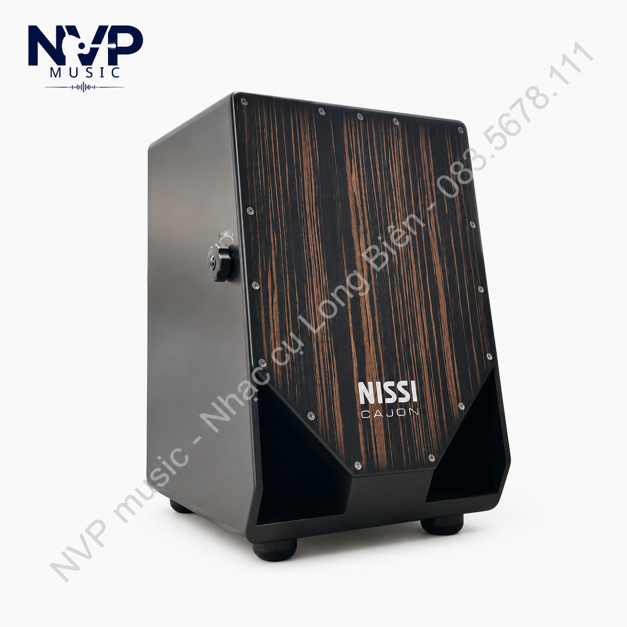 Trống Cajon Nissi CJSBS-XN211 âm bass mạnh, snare rõ nét, thiết kế lỗ thoát âm hai bên và hệ thống chỉnh snare tiện lợi. Phù hợp chơi acoustic và biểu diễn.